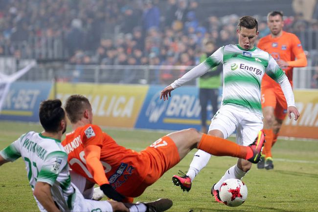 占据主动 占据主动