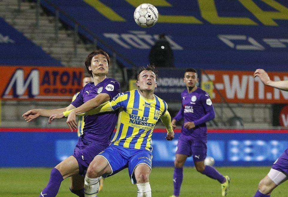 足球属于资 足球属于资